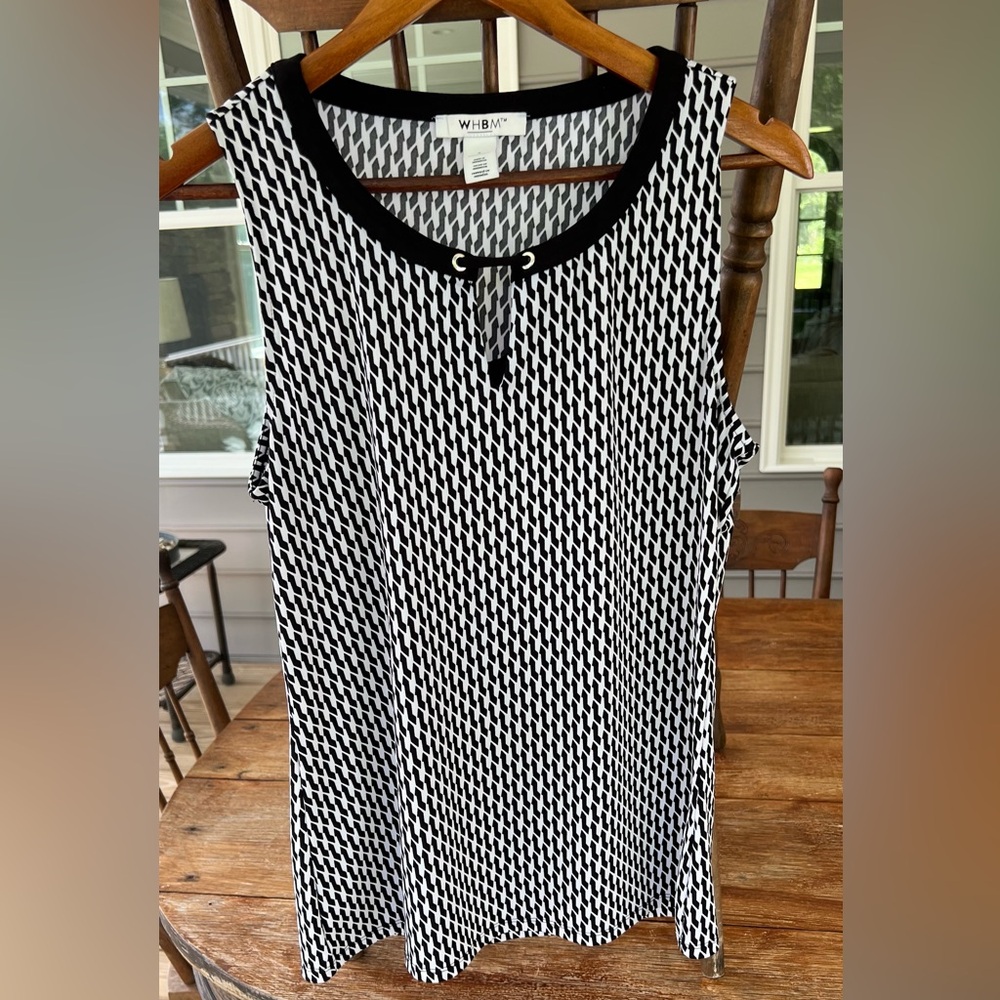 WHBM Women’s Sleeveless Black White Blouse Top Keyhole Neck Geometric Size Small